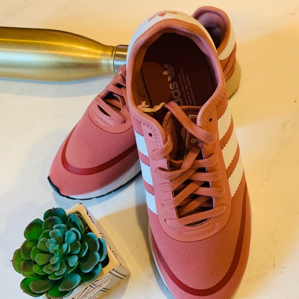 Adidas Original Women’s Pink Fashion Sneakers Sz 9